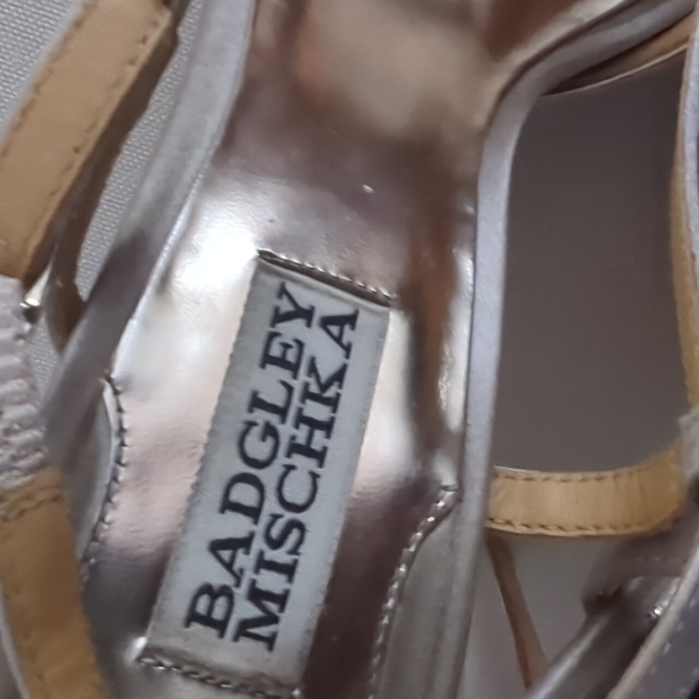 Badgley Mischka Champagne Color Heels with Bow Size 7.5 - Picture 5 of 5